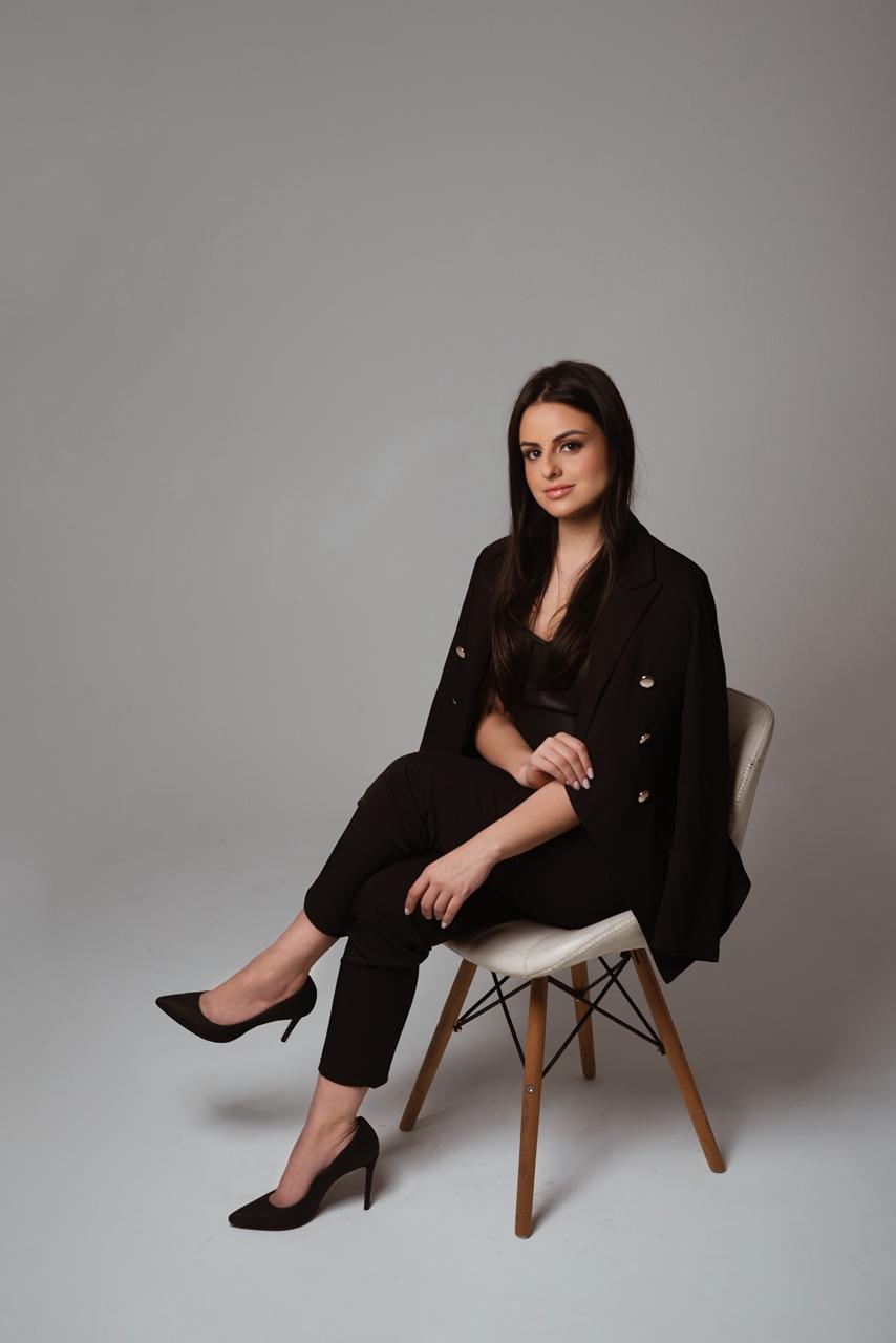 Laura Leal - Advogada
